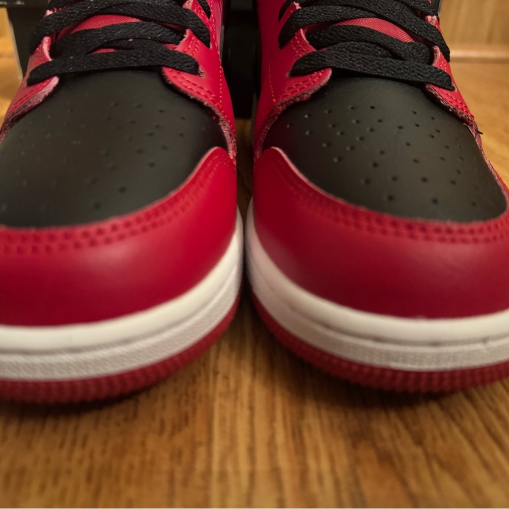Nike Air Jordan 1 Mid reverse Bred Red/Black, size 5.5Y Rare - Picture 9 of 11